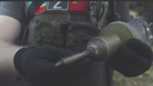 Screengrab of Sputnik video featuring an explanation from a Russian sapper on a modified thermobaric round being used as a landmine by Ukrainian forces. - Sputnik International