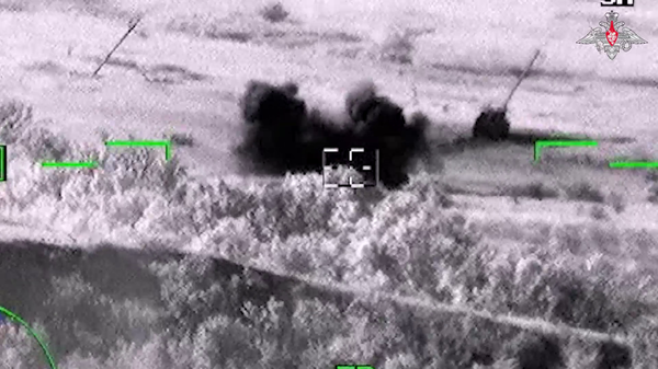 Russian Ka-52 Alligator chopper targets Ukrainian armored vehicle in Zaporozhye direction - Sputnik International