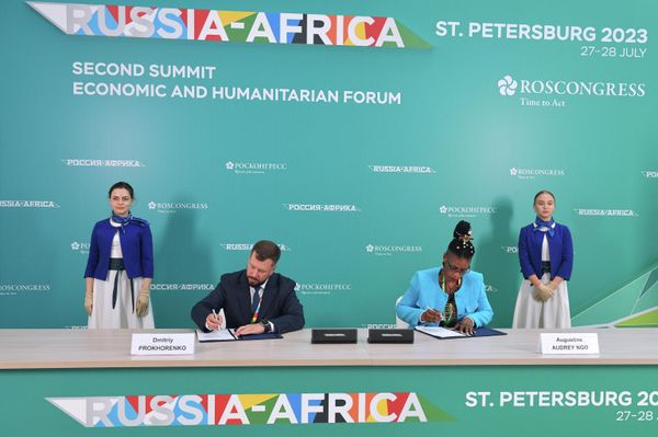 A Memorandum of Understanding and Cooperation is signed between the Russian Export Center (REC) and Multi-Services Et Materiel Industriel (MSMI). - Sputnik International