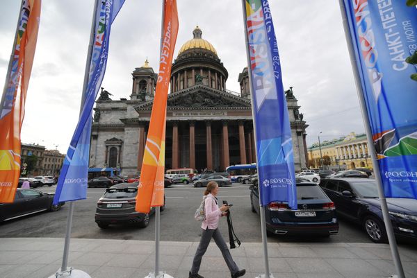 Banners near St. Isaac's Cathedral, timed to coincide with the Second Russia-Africa Summit in St. Petersburg. - Sputnik International