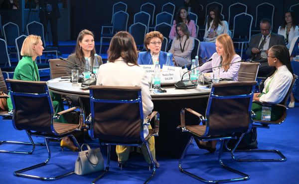 Participants gather at a session dubbed "Women of Russia and Africa: International Cooperation for Sustainable Development and Social Progress". - Sputnik International