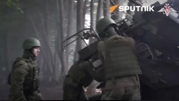 Combat work of Russia's Msta-B 152-mm howitzer crews - Sputnik International