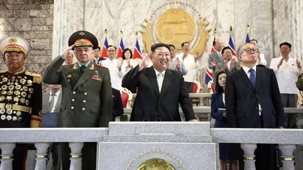 Russian Defense Minister Sergei Shoigu and North Korean leader Kim Jong Un attend a military parade in Pyongyang. File photo - Sputnik International