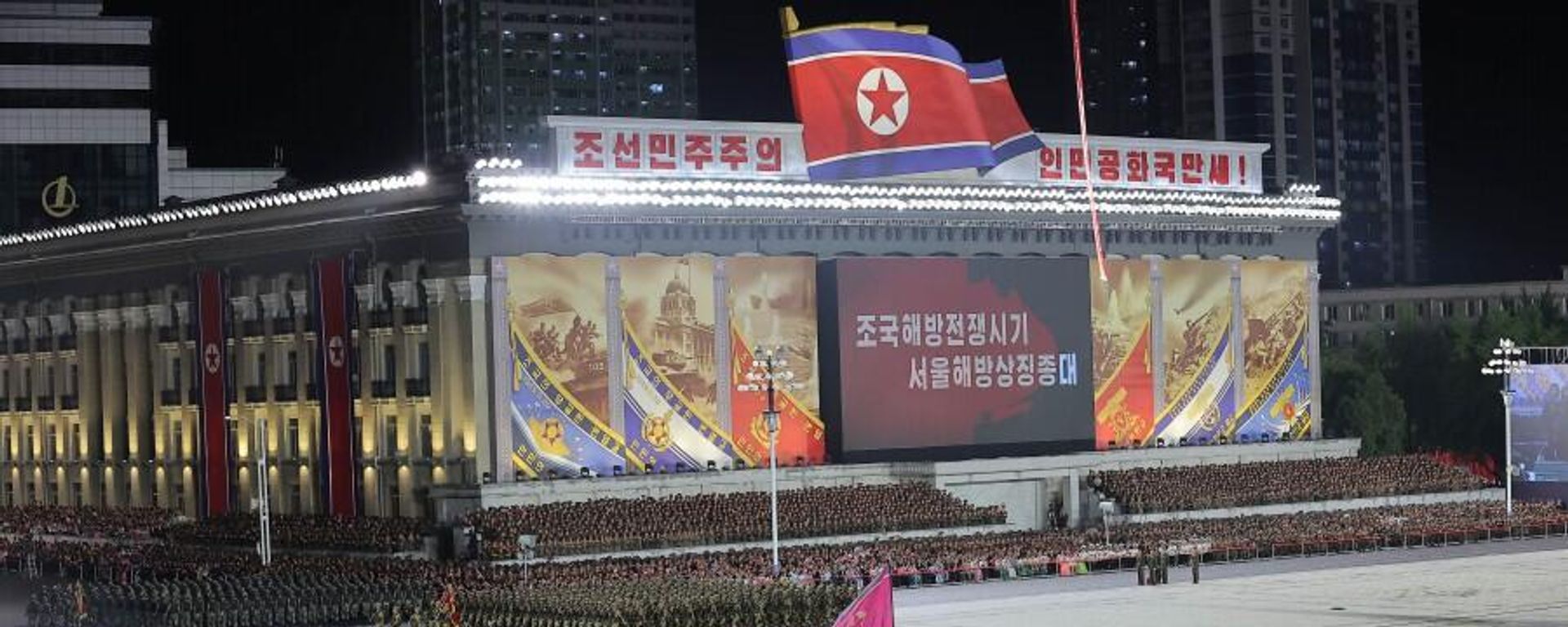 North Korea's tanks are seen at the Pyongyang military parade. - Sputnik International, 1920, 08.08.2023