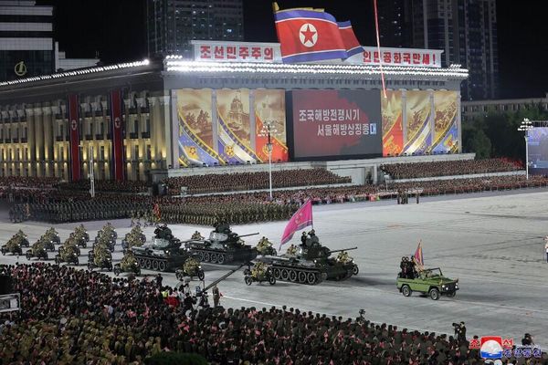 North Korea's tanks are seen at the Pyongyang military parade. - Sputnik International