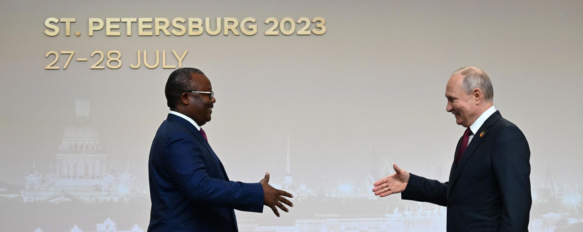 Vladimir Putin greets Guinea-Bissau President Umaro Sissoco Embalo - Sputnik International, 1920, 29.09.2024