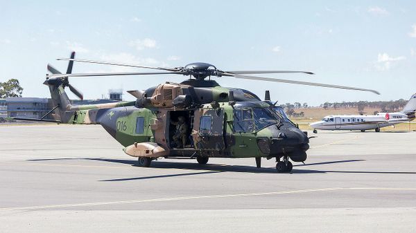  Australian Army (A40-016) NHI MRH-90 taxiing at Wagga Wagga Airport. - Sputnik International