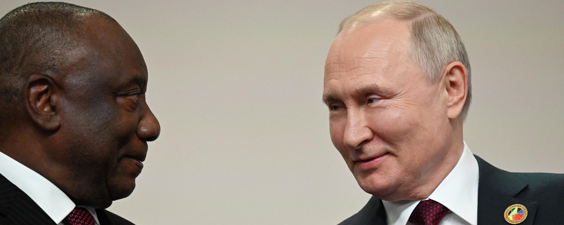 Vladimir Putin and South African President Cyril Ramaphosa Vladimir Putin and South African President Cyril Ramaphosa - Sputnik International, 1920, 15.08.2023