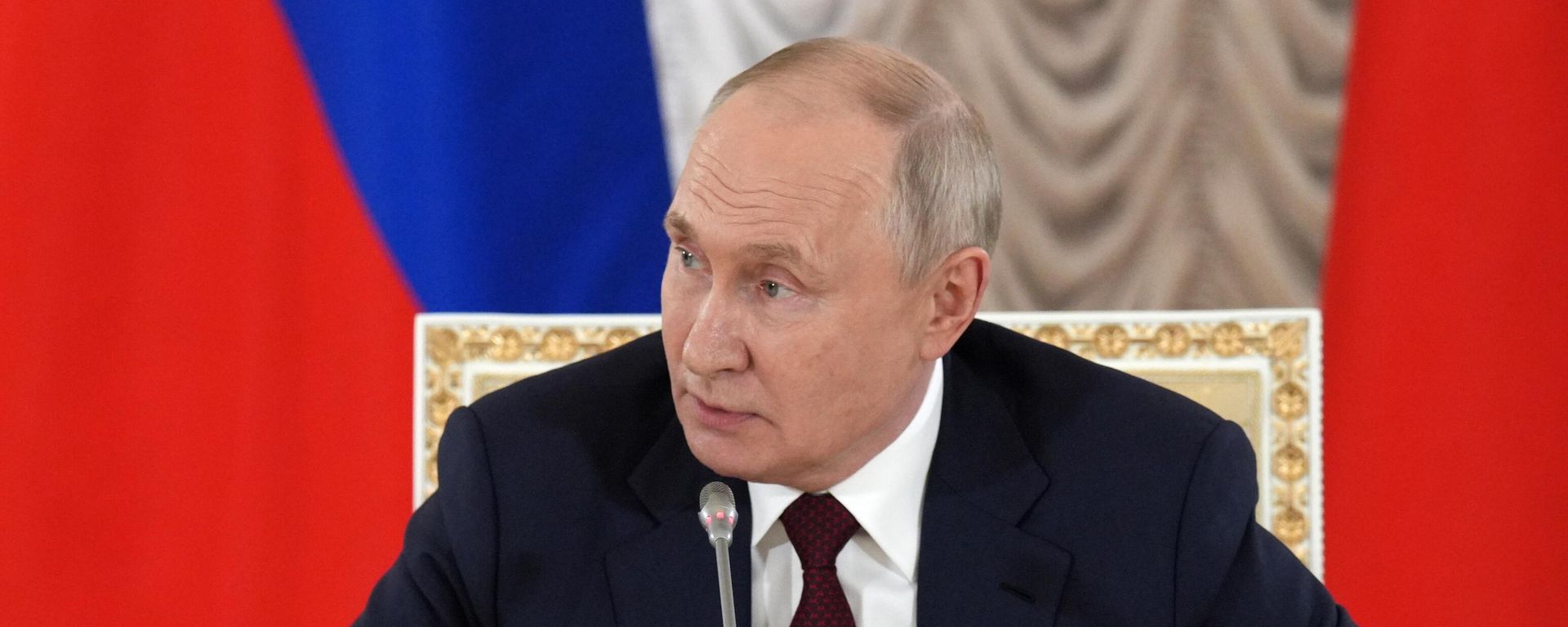 Russian President Vladimir Putin talks to journalists following Russia-Africa summit - Sputnik International, 1920, 29.07.2023