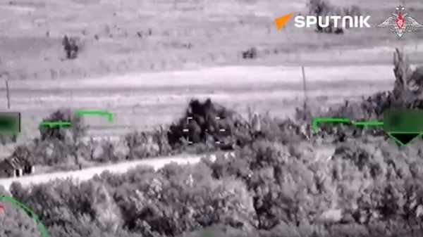 Russian Ka-52 Levels Ukrainian Outpost - Sputnik International