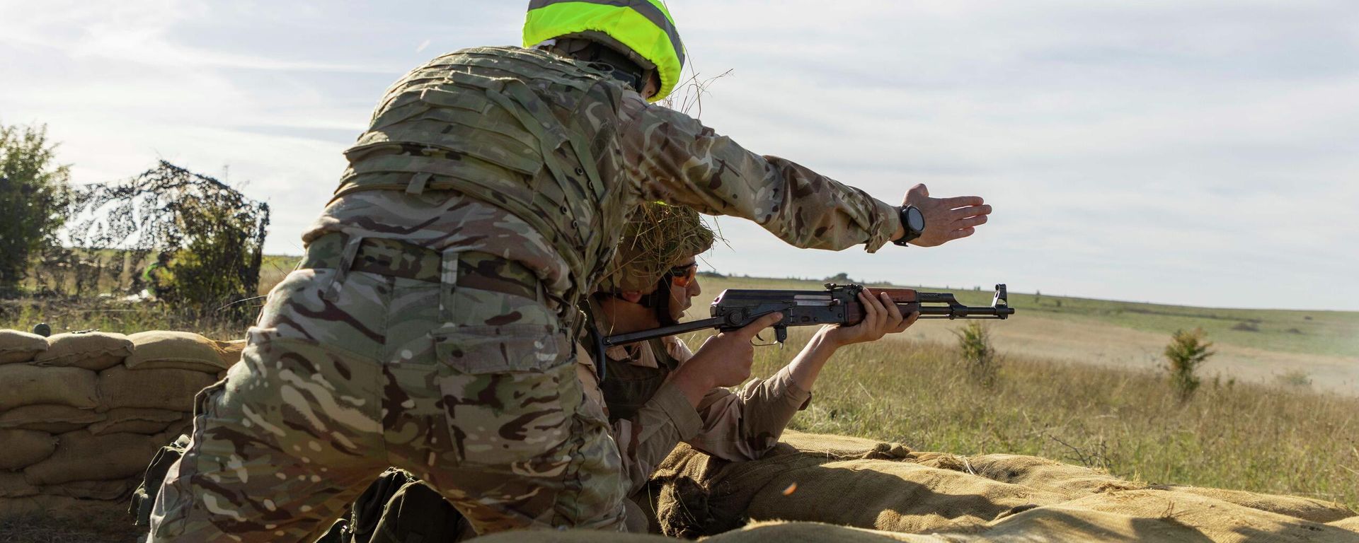 Ukrainian soldiers conducting live fire training in the South West of England. - Sputnik International, 1920, 31.07.2023