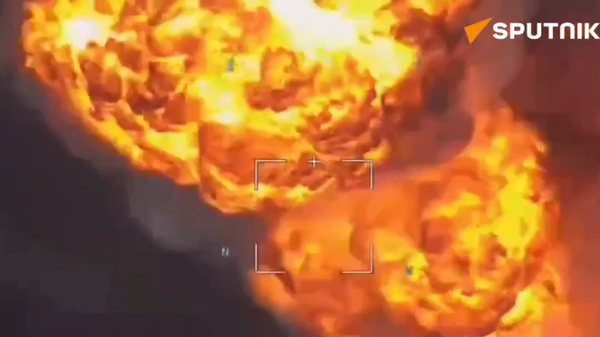 Russian troops obliterate Ukrainian T-72M1 tank with Krasnopol precision guided munition while advancing on Zaporozhye - Sputnik International