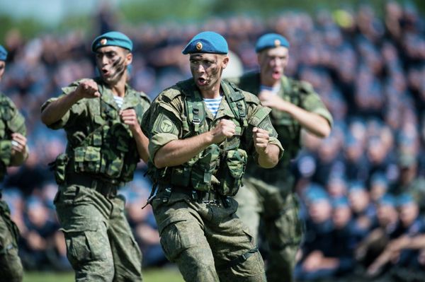Celebrating Airborne Troops Day at the 242nd Airborne Forces Junior Specialist Training Centre in the Omsk Region. - Sputnik International