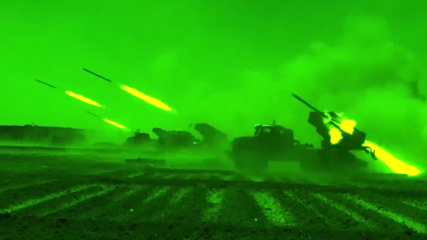 Syrian and Russian troops engage in large-scale night-time drills in Hama, Syria. August 2023. - Sputnik International