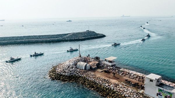 During the drills, various units of the IRGC's navy, including infantry, naval forces, missile units, drones, rapid reaction units, electronic warfare and aviation, are expected to exercise a range of military tactics. - Sputnik International