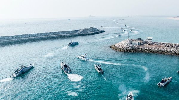 This photo, provided by Iran's Revolutionary Guard Corps (IRGC) official website, shows Iranian Revolutionary Guard naval vessels taking part in a military drill near the island of Abu Musa, off the coast of the southern Iranian city of Bandar Lengeh. - Sputnik International