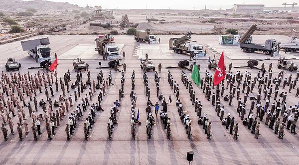 This photo provided by Iran's Revolutionary Guard Corps (IRGC) official website shows Iranian Revolutionary Guard soldiers taking part in a military drill near the island of Abu Musa, off the coast of the southern Iranian city of Bandar Lengeh. - Sputnik International