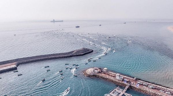 This photo provided by Iran's Revolutionary Guard Corps (IRGC) official website via SEPAH News shows Iranian Revolutionary Guard naval vessels taking part in a military drill near the island of Abu Musa, off the coast of the southern Iranian city of Bandar Lengeh. - Sputnik International