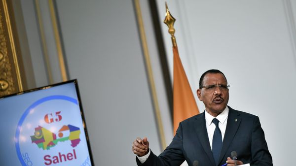 Niger's President Mohamed Bazoum delivers a speech after a video summit with leaders of G5 Sahel countries at the Elysee presidential Palace in Paris, Friday July 9, 2021. French President Emmanuel Macron said Friday his country will withdraw more than 2,000 troops from an anti-extremism force in Africa's Sahel region starting in the coming months. Macron announced last month a future reduction of France's military presence, arguing that the current operation is no longer adapted to the need. - Sputnik International