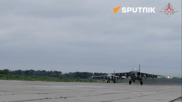 Su-25SM crews destroy Ukrainian mortar units  - Sputnik International