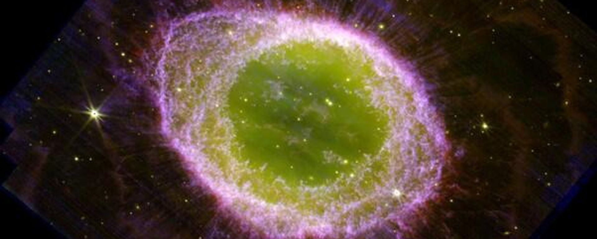 JWST/NIRcam composite image of the Ring Nebula. The interior of the ring is filled with hot gas. The star which ejected all this material is visible at the very centre. - Sputnik International, 1920, 04.08.2023