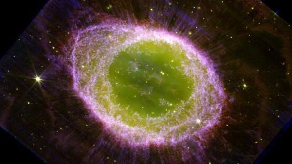 JWST/NIRcam composite image of the Ring Nebula. The interior of the ring is filled with hot gas. The star which ejected all this material is visible at the very centre. - Sputnik International