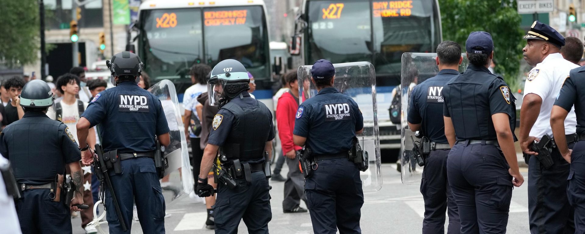Police officers block traffic and a crowd on Park Avenue South, Friday, Aug. 4, 2023, in New York's Times Square. Police officers block traffic and a crowd on Park Avenue South, Friday, Aug. 4, 2023, in New York's Times Square. - Sputnik International, 1920, 04.08.2023