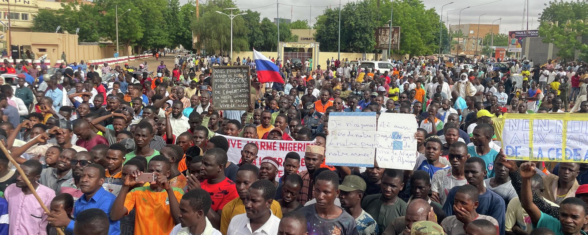 Supporters of Niger's ruling junta, gather for a protest called to fight for the country's freedom and push back against foreign interference, in Niamey, Niger, Thursday, Aug. 3, 2023. Supporters of Niger's ruling junta, gather for a protest called to fight for the country's freedom and push back against foreign interference, in Niamey, Niger, Thursday, Aug. 3, 2023. - Sputnik International, 1920, 12.04.2024
