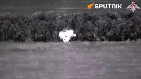 Russian Ka-52 Alligator Hunt Down Ukrainian Armor - Sputnik International