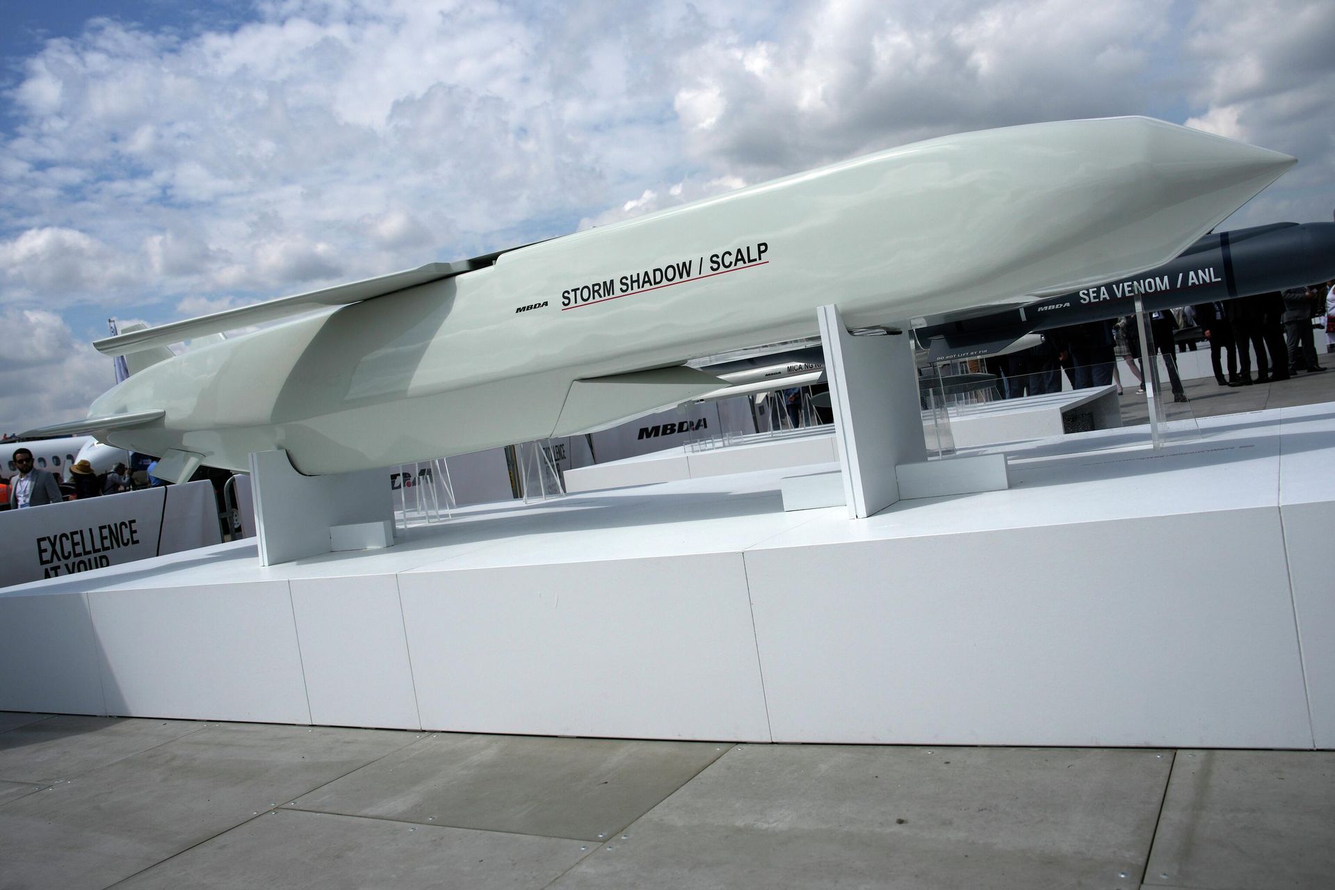 The Storm Shadow cruise missile is on display during the Paris Air Show in Le Bourget, north of Paris, France, Monday, June 19, 2023. France will deliver deep-strike missiles to Ukraine as part of increased efforts to help with the Ukrainian counteroffensive against Russian forces, President Emmanuel Macron said Tuesday July 11, 2023 at the NATO summit in Vilnius. France has been weighing whether to send Scalp missiles, the equivalent of the British Storm Shadow missiles, to Ukraine. The Storm Shadow cruise missile is on display during the Paris Air Show in Le Bourget, north of Paris, France, Monday, June 19, 2023. France will deliver deep-strike missiles to Ukraine as part of increased efforts to help with the Ukrainian counteroffensive against Russian forces, President Emmanuel Macron said Tuesday July 11, 2023 at the NATO summit in Vilnius. France has been weighing whether to send Scalp missiles, the equivalent of the British Storm Shadow missiles, to Ukraine. - Sputnik International, 1920, 22.08.2023