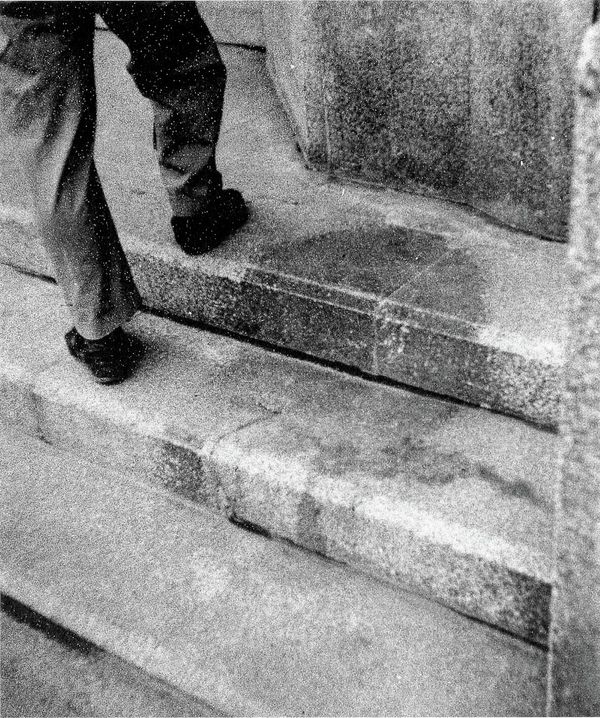 The nuclear bomb dropped at Hiroshima killed approximately 140,000 of the city's 350,000 residents.Above: Human shadow on stone by atomic bombing on Hiroshima - Sumitomo Bank, Hiroshima branch - around December 1946. - Sputnik International