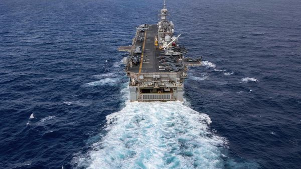 In this handout photo from the U.S. Navy, the Wasp-class amphibious assault ship USS Bataan travels through Atlantic Ocean on July 20, 2023. - Sputnik International