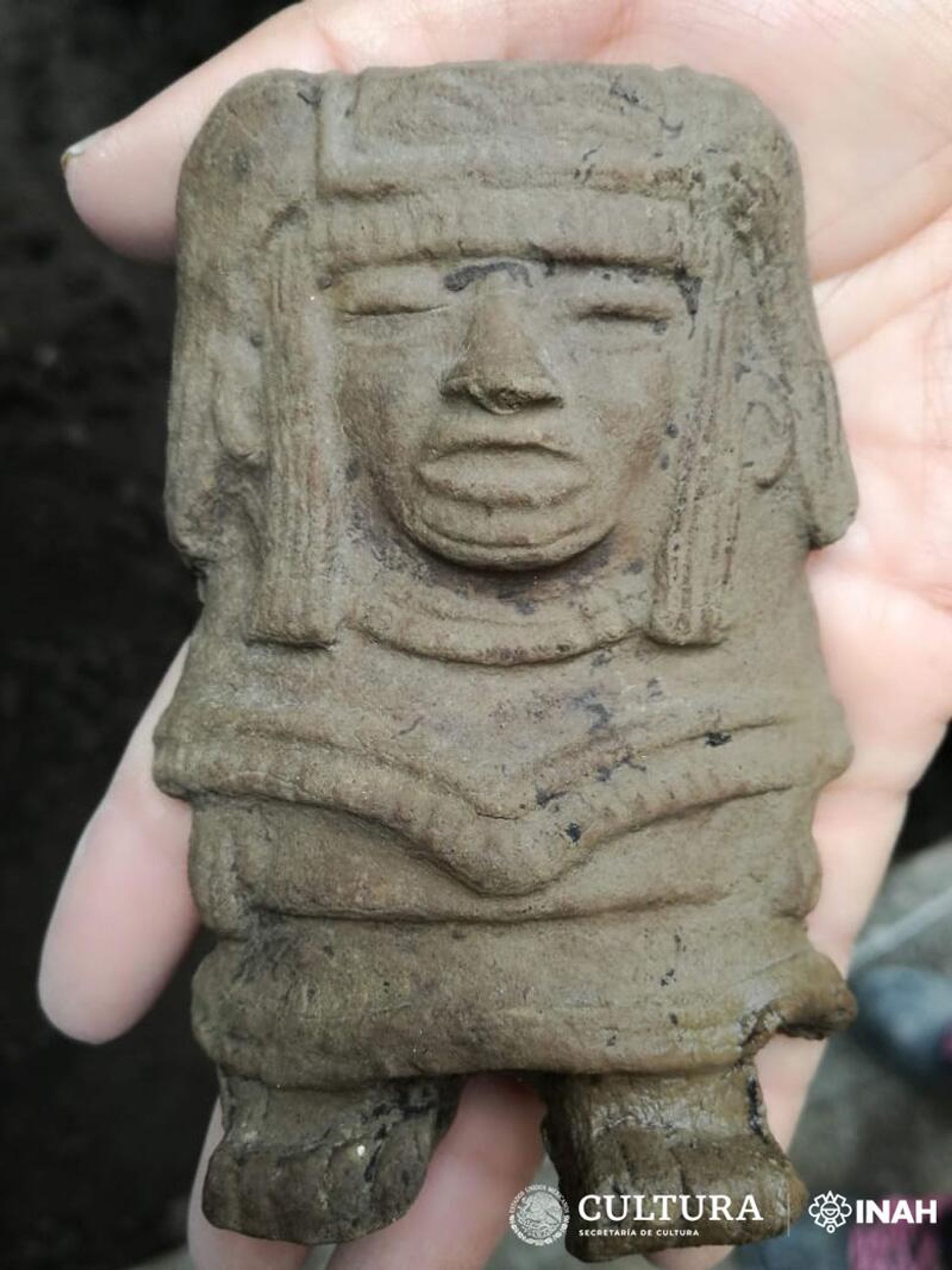 Stone figurine found at a Teotihuacan archeological site by Mexico’s Ministry of Culture and a research team from the Directorate of Archaeological Salvage of the National Institute of Anthropology and History Stone figurine found at a Teotihuacan archeological site by Mexico’s Ministry of Culture and a research team from the Directorate of Archaeological Salvage of the National Institute of Anthropology and History - Sputnik International, 1920, 08.08.2023