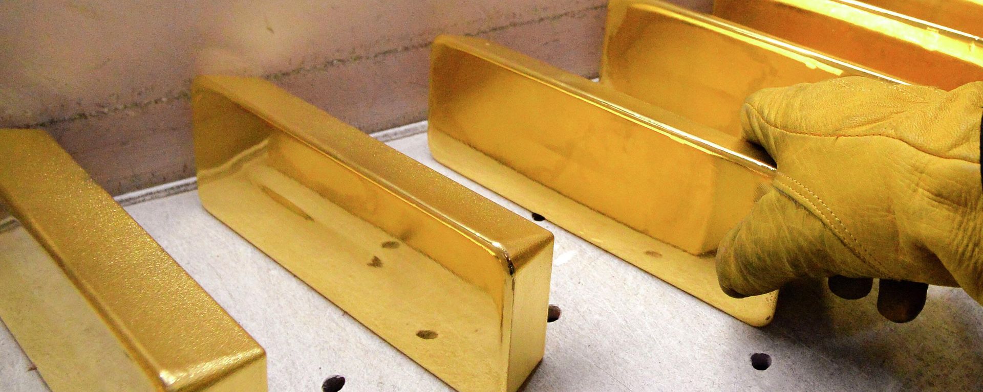 Gold bars of the highest standard of 99.99 percent purity Gold bars of the highest standard of 99.99 percent purity - Sputnik International, 1920, 18.09.2023