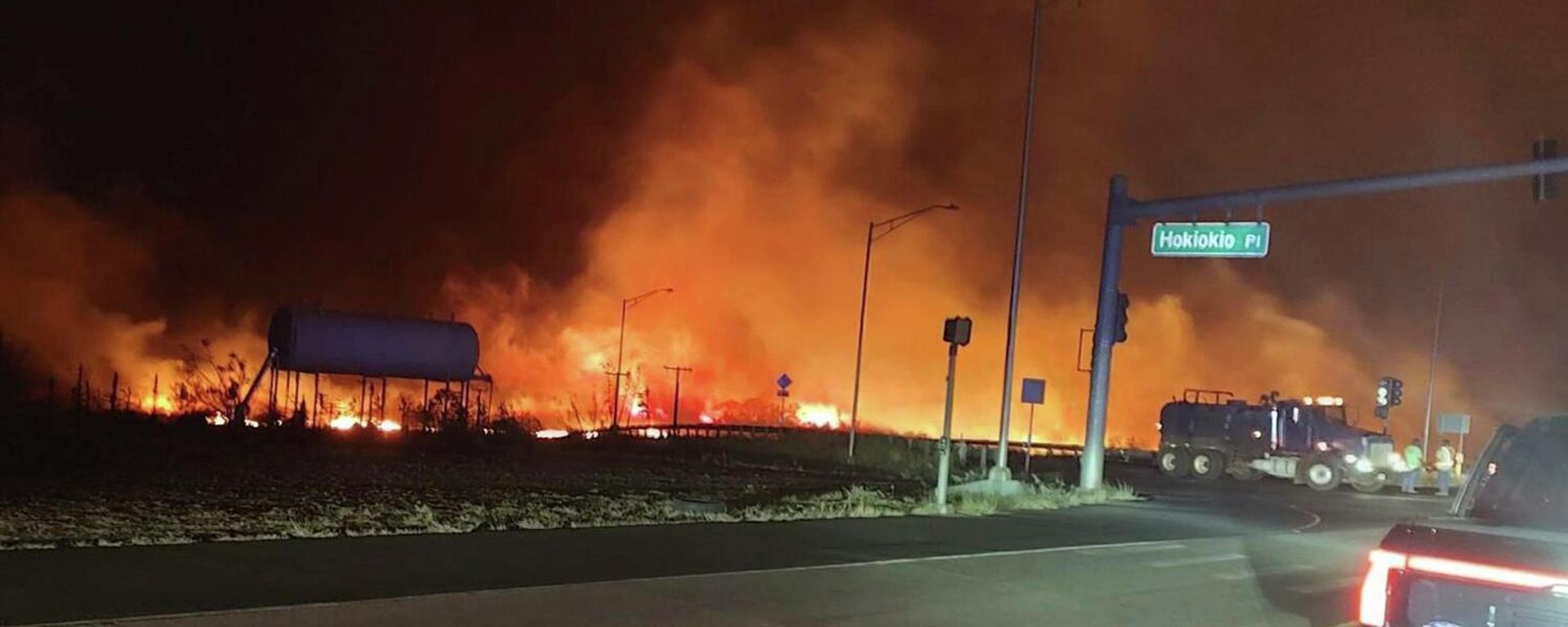 This photo provided by County of Maui shows fire and smoke filling the sky from wildfires on the intersection at Hokiokio Place and Lahaina Bypass in Maui, Hawaii on Tuesday, Aug. 8, 2023.  - Sputnik International, 1920, 09.08.2023