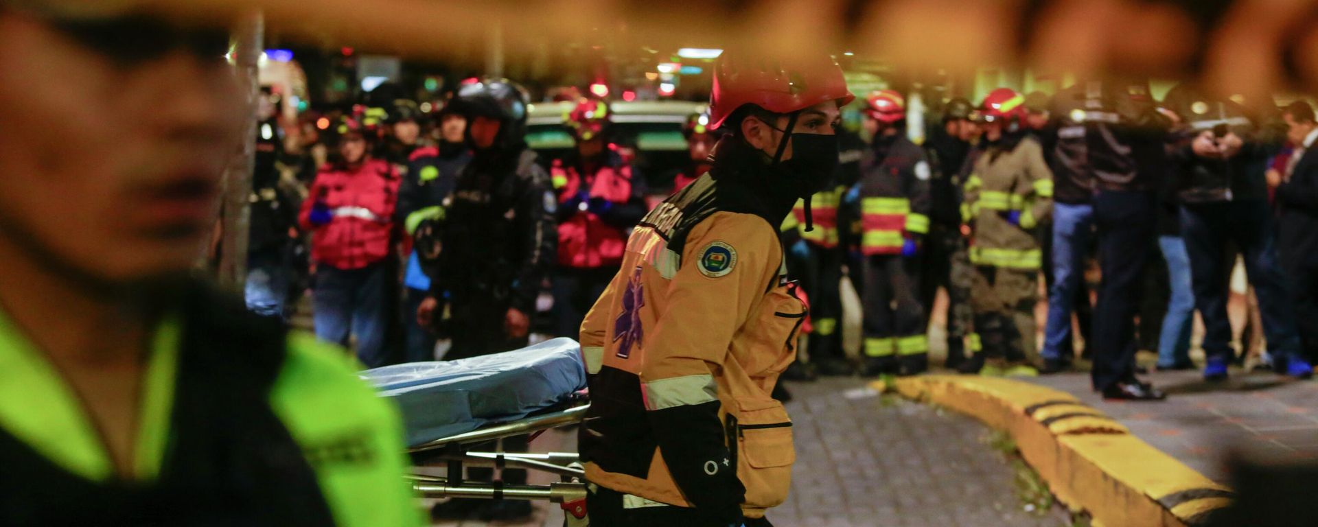 Police and emergency workers stand outside the clinic where presidential candidate Fernando Villavicencio was taken after he was shot and killed after a campaign rally in Quito, Ecuador, Wednesday, Aug. 9, 2023. Police and emergency workers stand outside the clinic where presidential candidate Fernando Villavicencio was taken after he was shot and killed after a campaign rally in Quito, Ecuador, Wednesday, Aug. 9, 2023. - Sputnik International, 1920, 10.08.2023