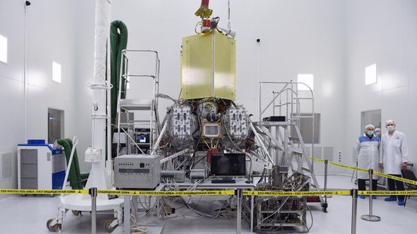 Engineers from the NPO Lavochkin Research and Production Association pose near the Luna-25 lunar lander and scientific station. - Sputnik International