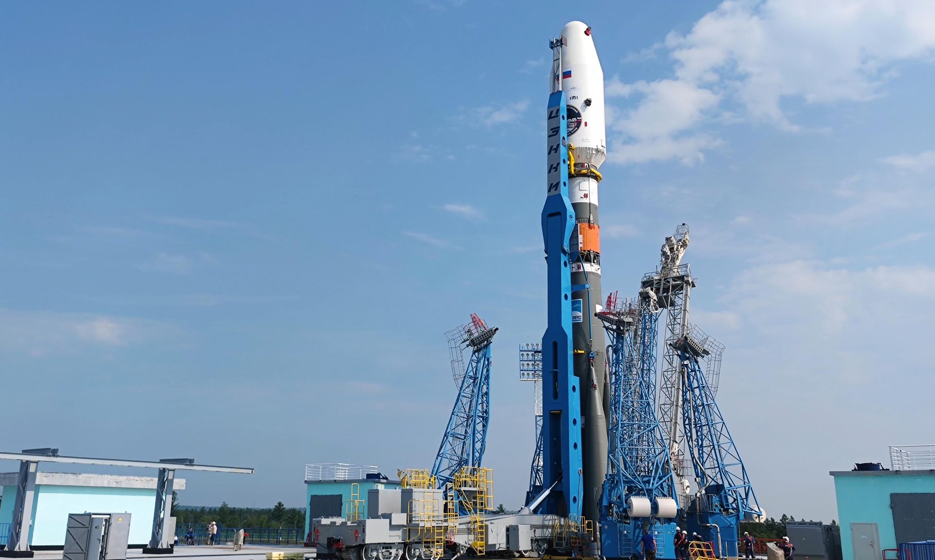 Soyuz rocket carrying Luna-25 lunar research station erected at the Vostochny Cosmodrome in the Russian Far East. - Sputnik International, 1920, 10.08.2023