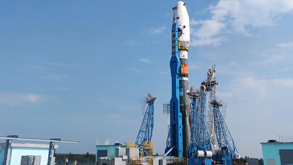 Soyuz rocket carrying Luna-25 lunar research station erected at the Vostochny Cosmodrome in the Russian Far East. - Sputnik International