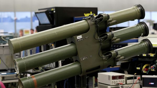 A Starstreak LML (Lightweight Multiple Launcher) missile system is displayed at Thales weapons manufacturer in Belfast on May 16, 2022, during a visit by Britain's Prime Minister. - Sputnik International