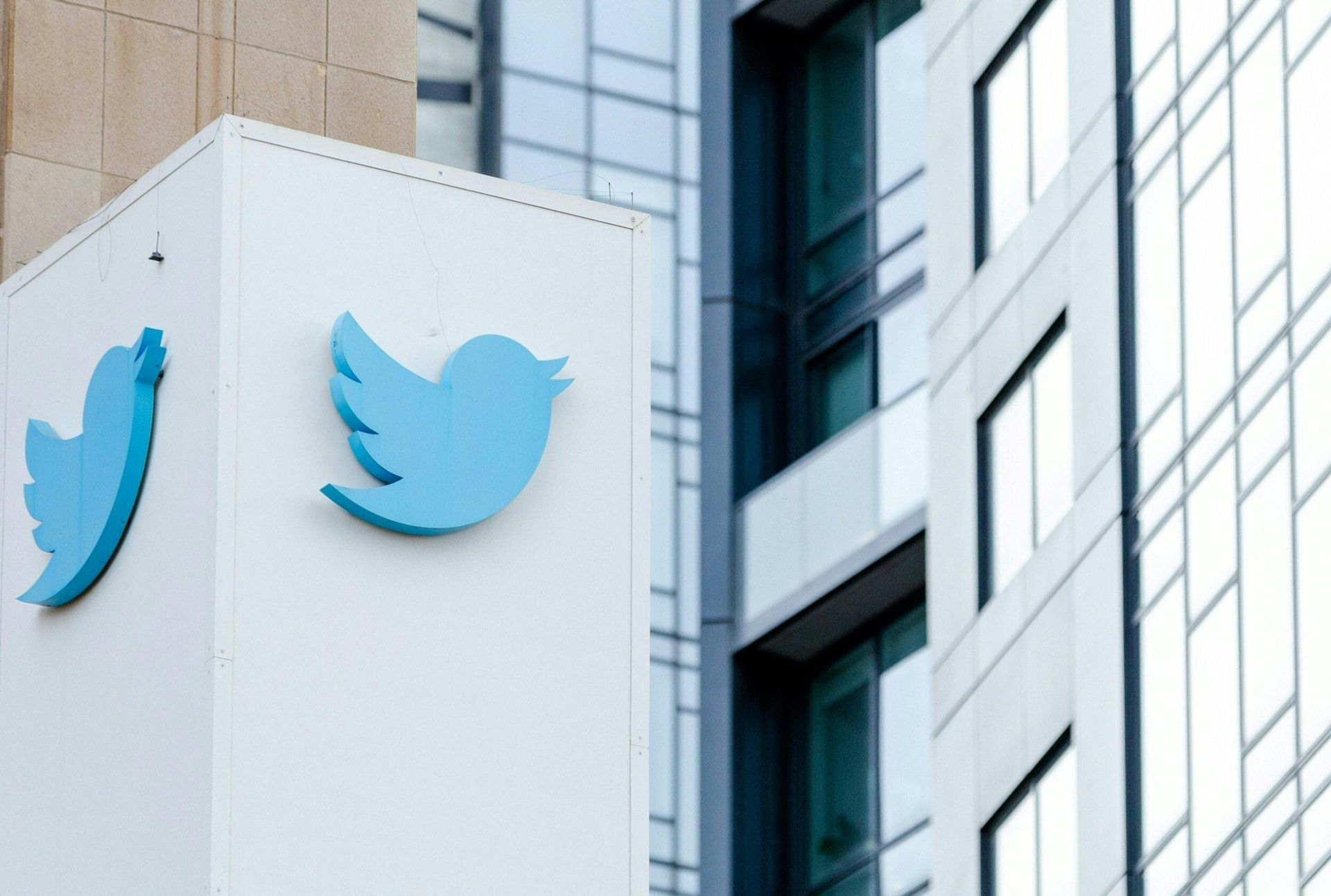 The Twitter logo seen on the exterior of Twitter headquarters in San Francisco, California, on October 28, 2022. The Twitter logo seen on the exterior of Twitter headquarters in San Francisco, California, on October 28, 2022. - Sputnik International, 1920, 11.08.2023
