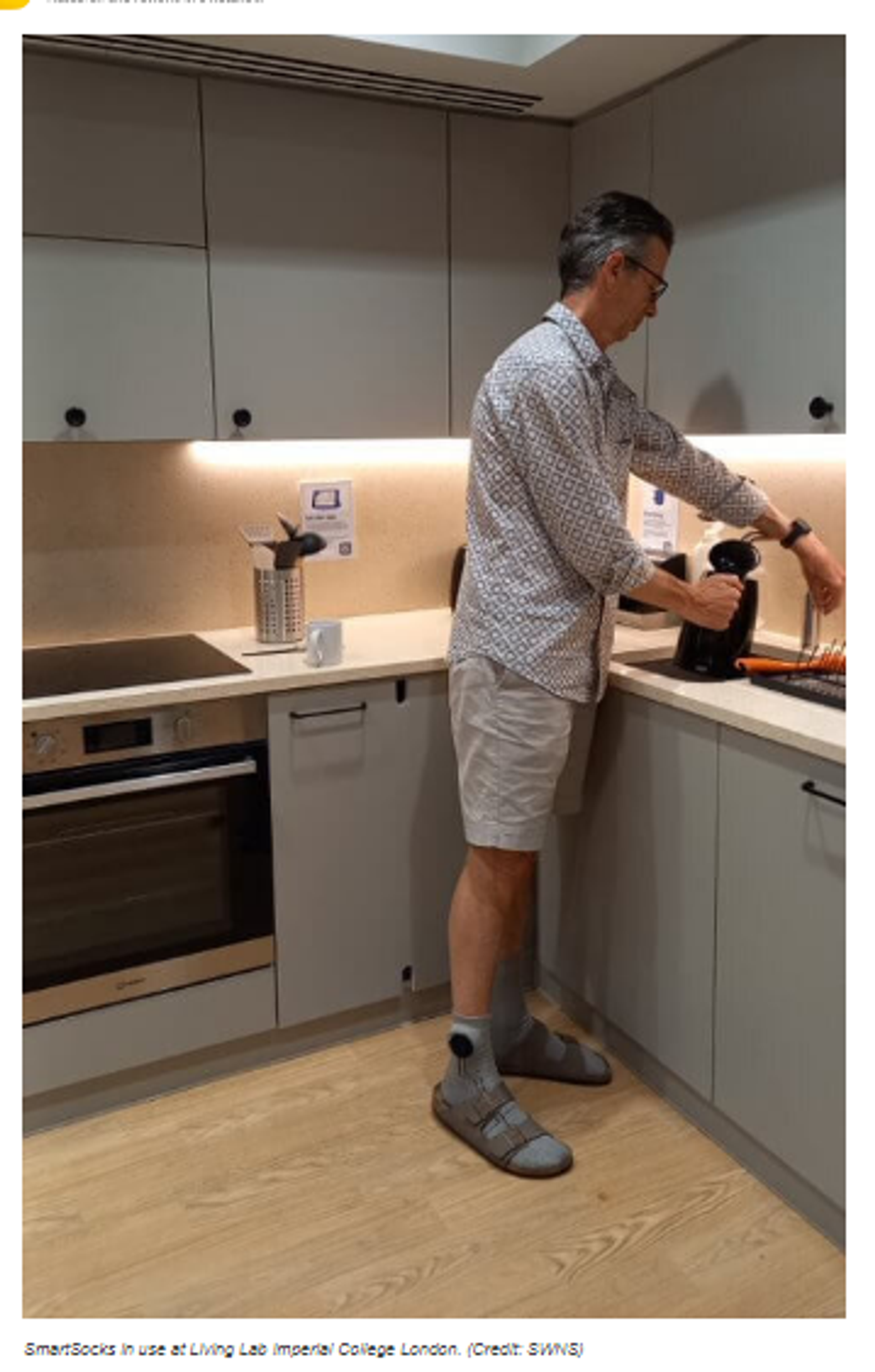 Screenshot showing SmartSocks created by inventor Dr. Zeke Steer in use at Living Lab Imperial College London. - Sputnik International, 1920, 11.08.2023