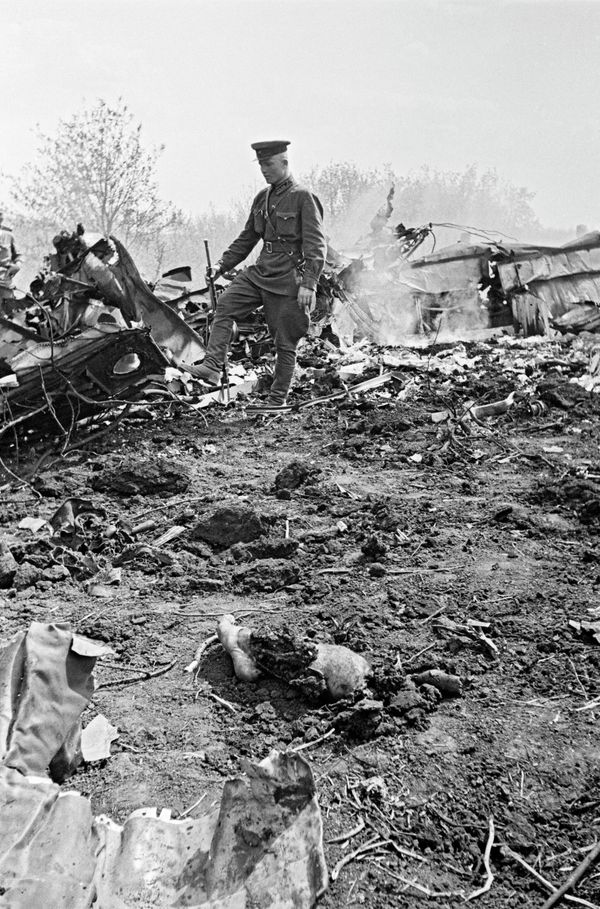 A Red Army soldier is seen in the liberated Ukrainian town of Zmiyev.  - Sputnik International