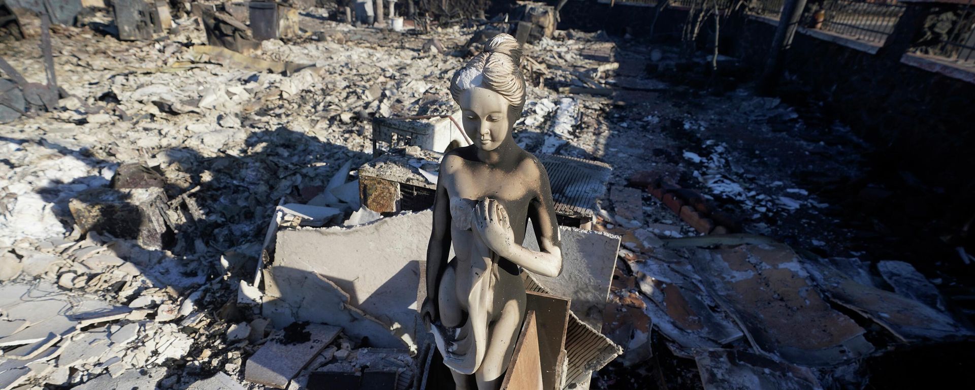 A burnt statue sits amid the rubble of a home, Saturday, Aug. 12, 2023, in Lahaina, Hawaii A burnt statue sits amid the rubble of a home, Saturday, Aug. 12, 2023, in Lahaina, Hawaii - Sputnik International, 1920, 14.08.2023