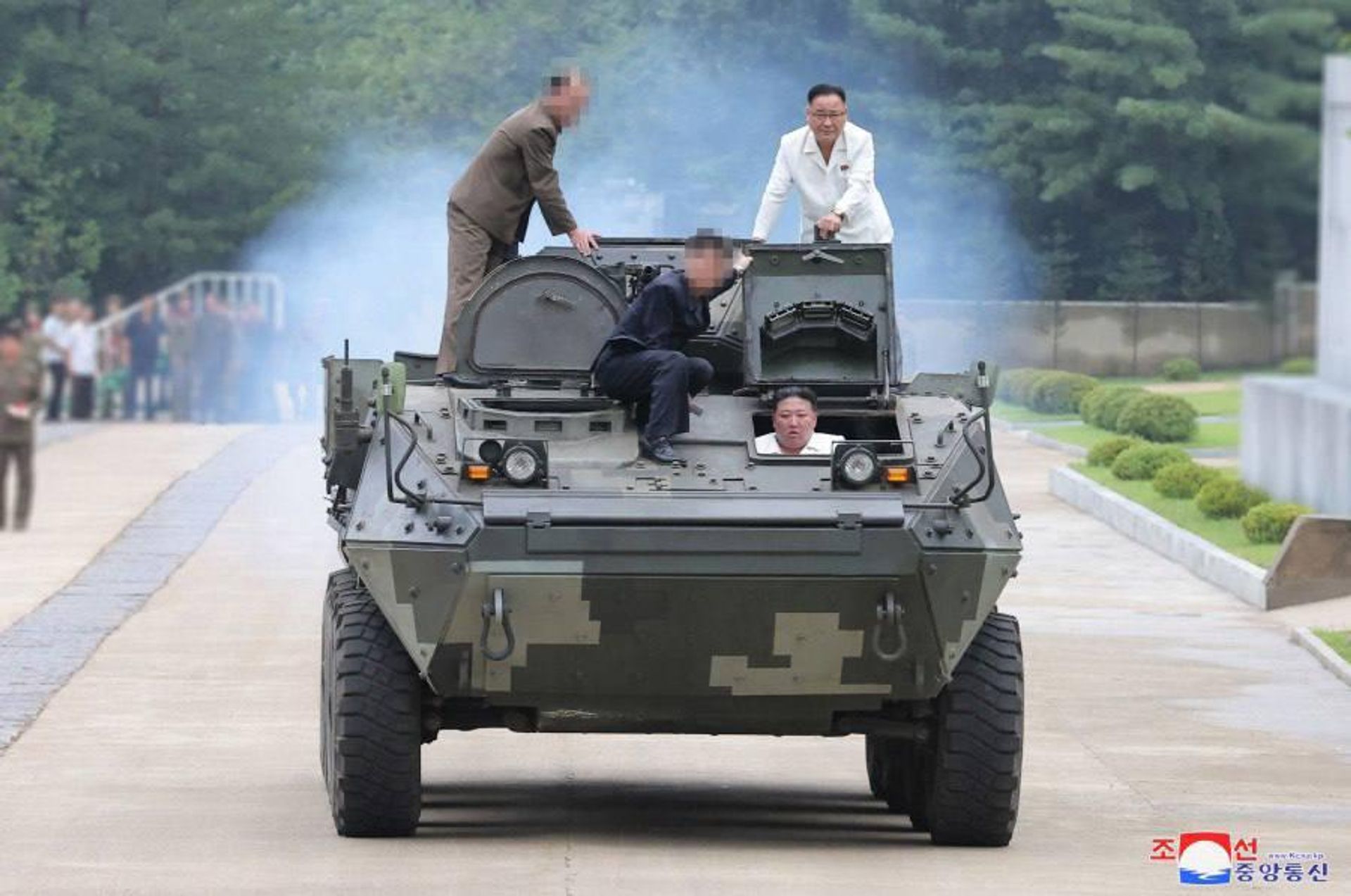 North Korean leader Kim Jong-un has inspected the work of military factories, including the production of tactical missiles and guided missiles for MLRS - Sputnik International, 1920, 14.08.2023