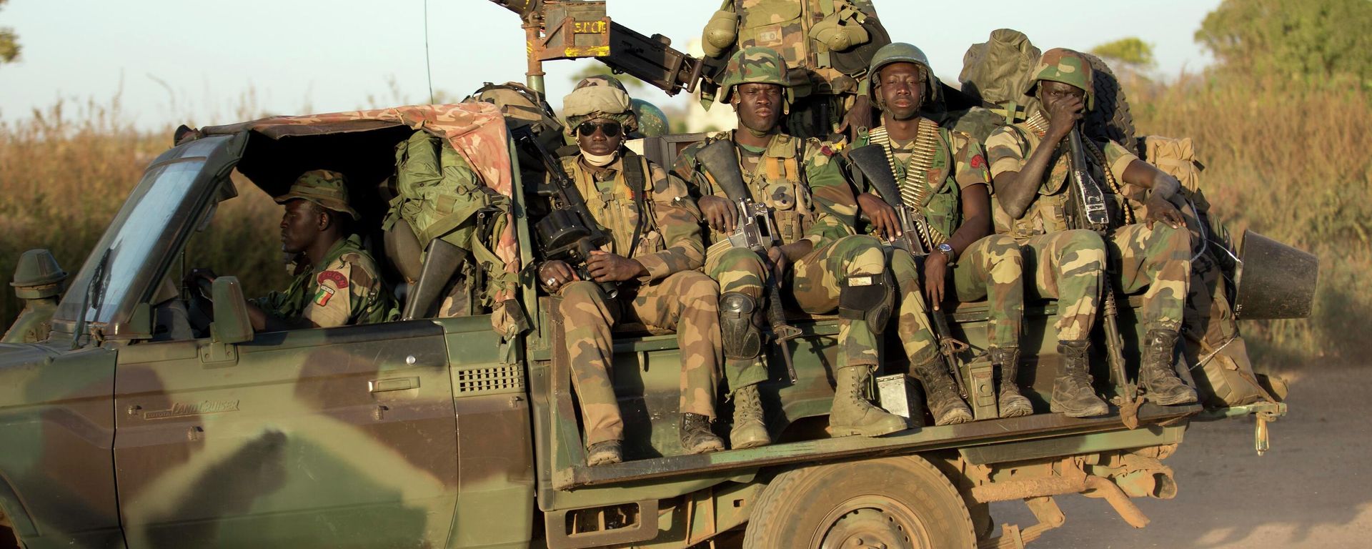 ECOWAS Senegalese troops hold their position in Barra, across from the Gambian capital Banjul - Sputnik International, 1920, 05.09.2023