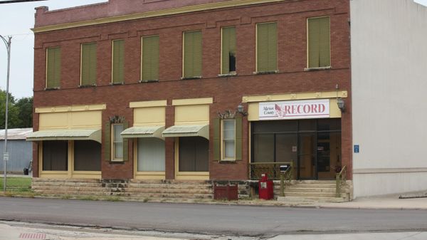 The offices of the Marion County Record sit across from the Marion County Courthouse in Marion, Kan., Sunday, Aug. 13 - Sputnik International