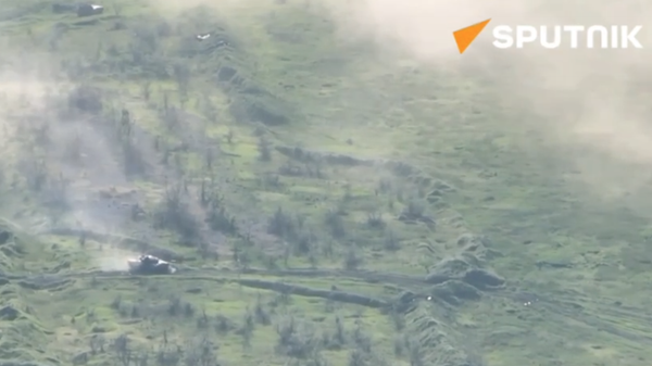 The Russian tank continued to hold its position and conduct fire at the enemy despite a direct hit from a grenade launcher and a mine explosion during the battle - Sputnik International