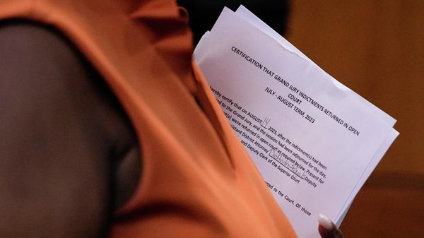 County Clerk Che Alexander departs the courtroom of Fulton County Superior Court Judge Robert McBurney, Monday, Aug. 14, 2023, in Atlanta. (AP Photo/Brynn Anderson) - Sputnik International