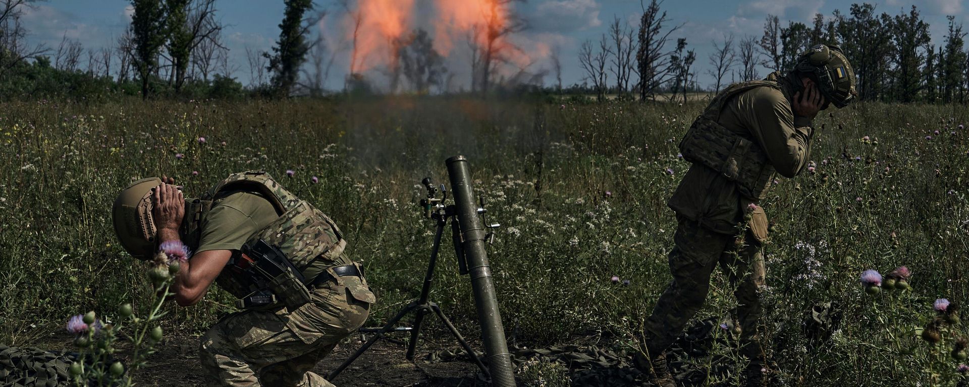 Ukrainian soldiers fire a mortar towards Russian positions, Saturday, Aug. 12 2023. Ukrainian soldiers fire a mortar towards Russian positions, Saturday, Aug. 12 2023. - Sputnik International, 1920, 16.08.2023